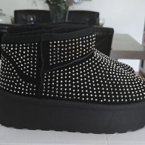 NIB -All Over Bling Platform Fur Bootie